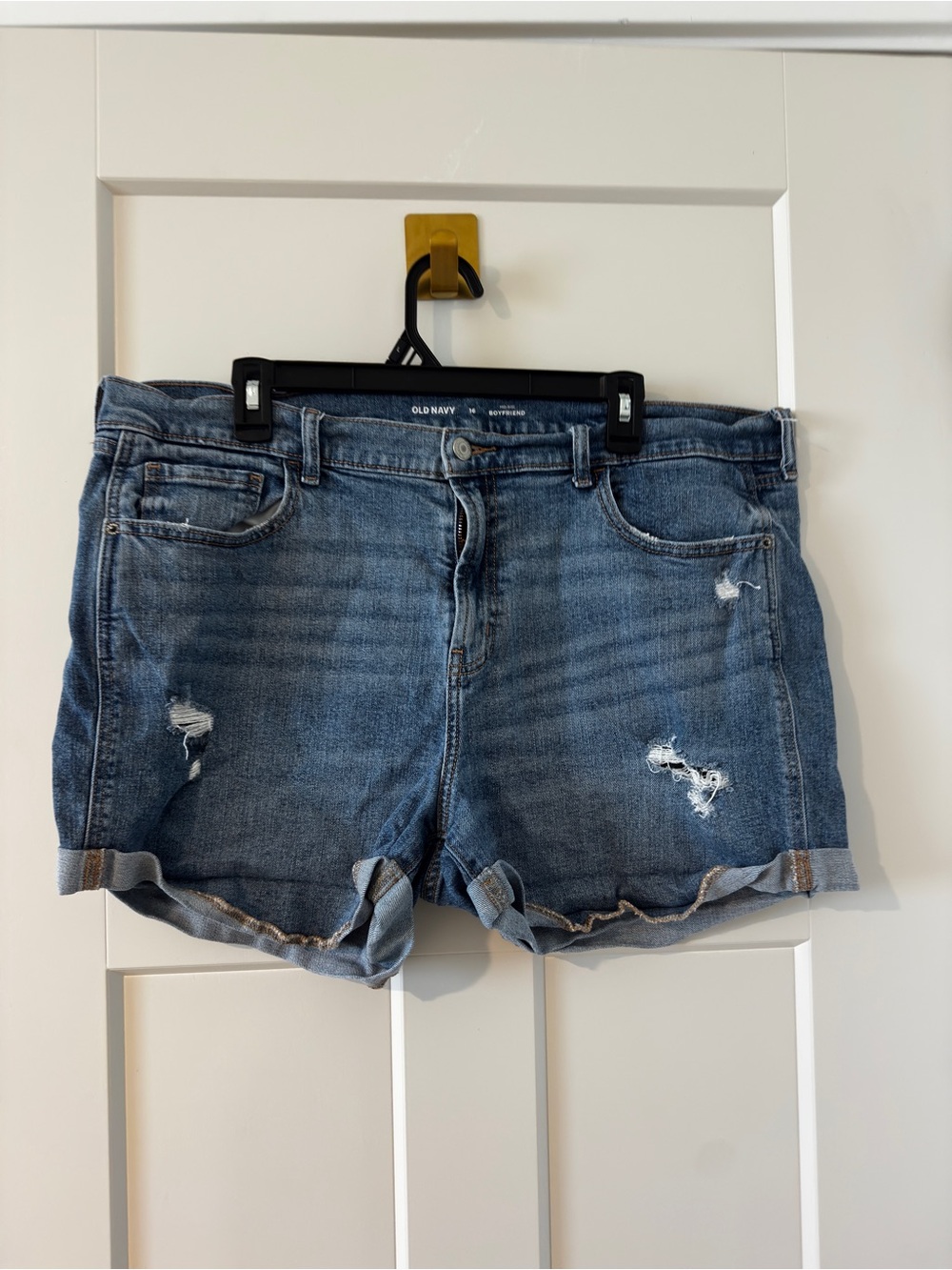 Old Navy Distressed Roll-Cuff Denim Shorts in Blue boyfriend size 16 mid rise